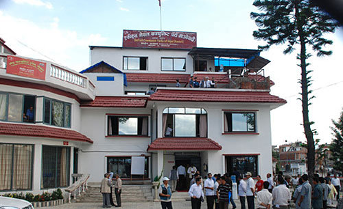 एमाओवादी पार्टीकार्यालय पेरिसडाँडा, कोटेश्वर ।