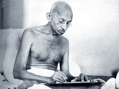 आदर्श पुरुष– महात्मा गान्धी