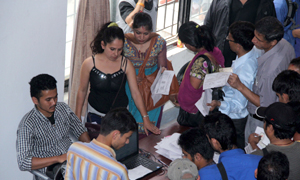 अन्तिममा मतदाता बन्नेको लाम(फोटो फिचर)