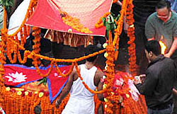 पूर्वप्रधानमन्त्री श्रेष्ठको अन्त्येष्टि (फोटो फिचर)