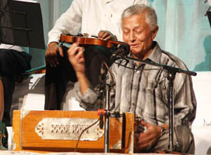 गुञ्जीयो ‘गोल्डेन भ्वाइस्’ (फोटो फिचरसहित)