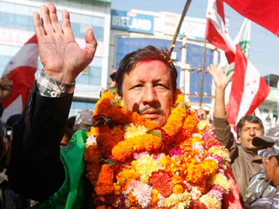 काठमाडौं क्षेत्र नं १० मा एनेकपा माओवादीका अध्यक्ष पुष्पकमल दाहाललाई भारी मतले पराजीत गर्ने नेपाली काँग्रेसका उम्मेद्धार राजन केसी । तस्बीर:बिक्रम राई/हिमालखबर