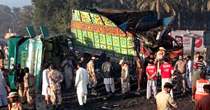 पाकिस्तानः बस दुर्घटनामा ५६ को मृत्यु