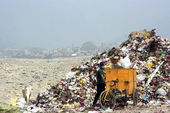 अस्पतालको फोहोर सीधै नदीमा
