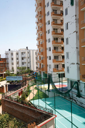 बहुतले घर: नक्शापास नगरेरै निर्माण