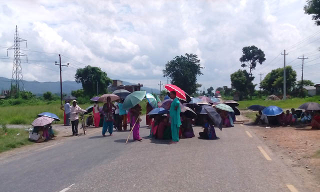 नवलपरासीः सयौं सवारी राजमार्गमा अलपत्र