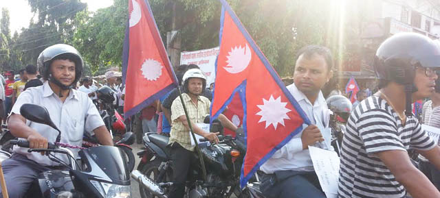 नाकाबन्दीको विरोध गर्दै बारामा प्रदर्शन