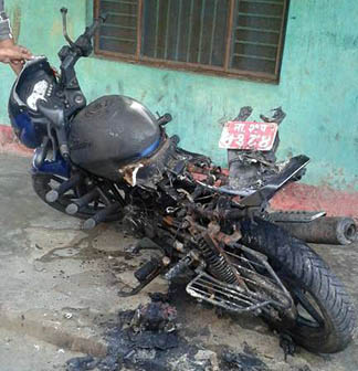 बारामा तीनवटा मोटरसाईकलमा आगजनी