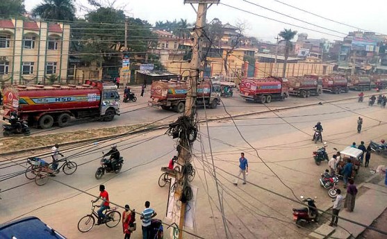 नेपालगञ्जमा ६४, भैरहवामा ५८ ट्यांकर इन्धन भित्रियो