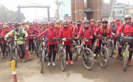 १२१ महिला साईकल यात्रीको टोली कपिलवस्तुमा