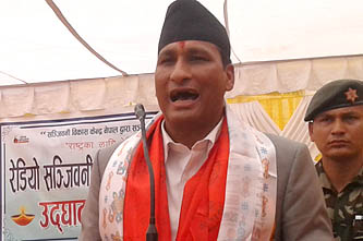 संविधान विरोधीलाई नछाड्न गृहमन्त्रीको निर्देशन