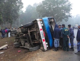 मिनीबस दुर्घटना हुँदा २१ जना घाईते