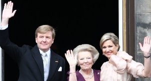 विलियम अलेक्जेण्डरद्वारा गद्दी आरोहण