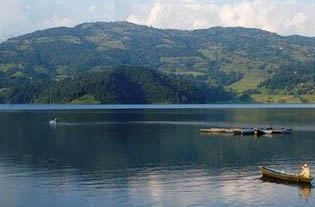 डुंगा पल्टिंदा दुई बालिकाको मृत्यु, तीन वेपत्ता