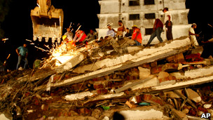 मुम्बईमा साततले भवन भत्किंदा ३५ को मृत्यु