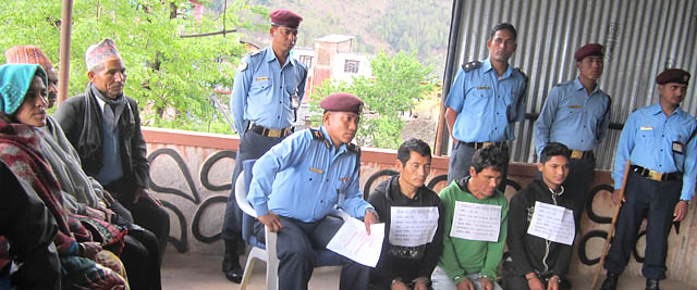 रोल्पा प्रहरीद्वारा फरार लुटेरा पक्राउ