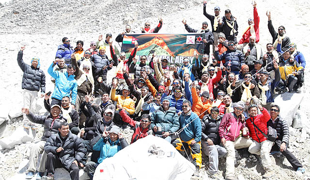 नेपाल–भारत सेनाको संयुक्त टोलीद्वारा सगरमाथा आरोहण