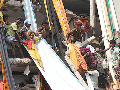 बंगलादेशमा भवन भत्कंदा मृत्युहुनेको सङ्ख्या नौ सय नाघ्यो