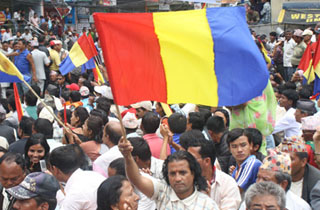 संयन्त्र खारेजीको माग गर्दै जिल्ला प्रशासन घेराउ