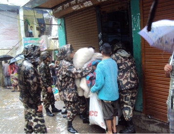 सेनाद्धारा बाढी पीडितको उद्धार