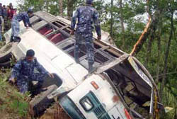 मकवानपुरमा बस दुर्घटना, ३१ घाइते