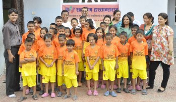 संक्रमित बालबालिकालाई सहयोग