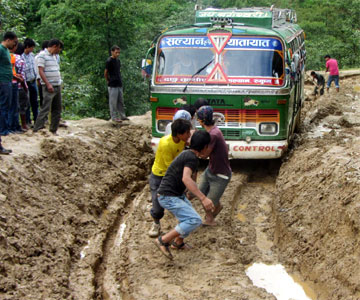 लोकमार्ग अवरुद्ध, गर्भवतीको अवस्था गम्भीर