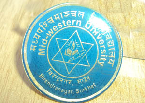 उपकुलपतिलगायत पदाधिकारी थुनिए