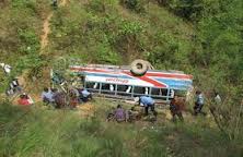 भीरबाट बस खस्दा एकको मृत्यु ८ घाईते