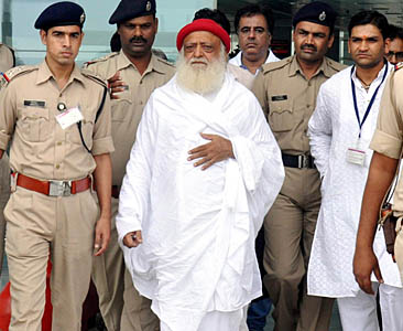 आसाराम बापु पक्राउ