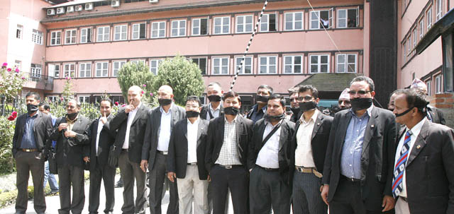 सर्वोच्चमा वकिलको विरोध प्रदर्शन