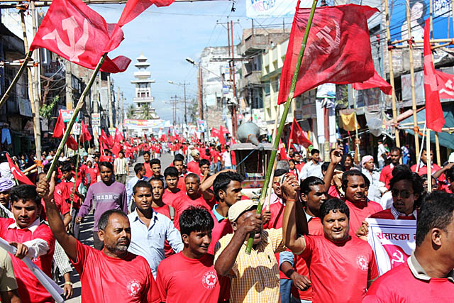 निर्वाचनको विरोधमा माओवादीको मार्चपास