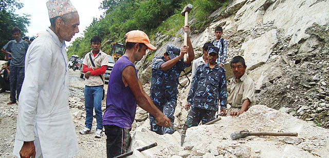 मेची राजमार्ग अबरुद्ध