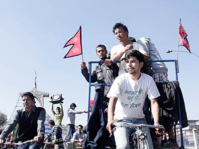 बन्द विरुद्ध शान्ति र्‍याली