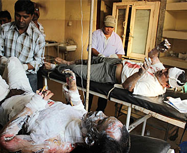 ट्रकमा पेट्रोलबम प्रहार, तीन घाईते