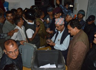 मतपेटिका लुकाइएको हल्लाले तनाव