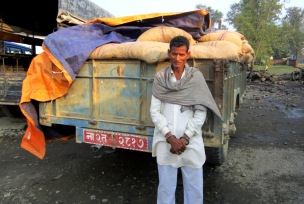 ४७ क्विण्टल सुपारी र सुकमेल वरामद