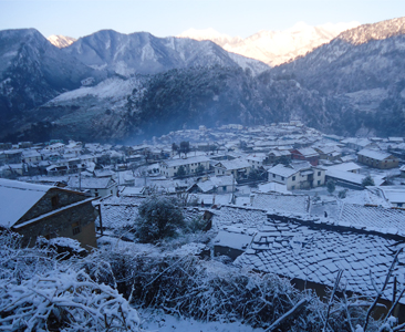 हिउँले सुन्दर पश्चिम पहाड (दश तस्वीर)