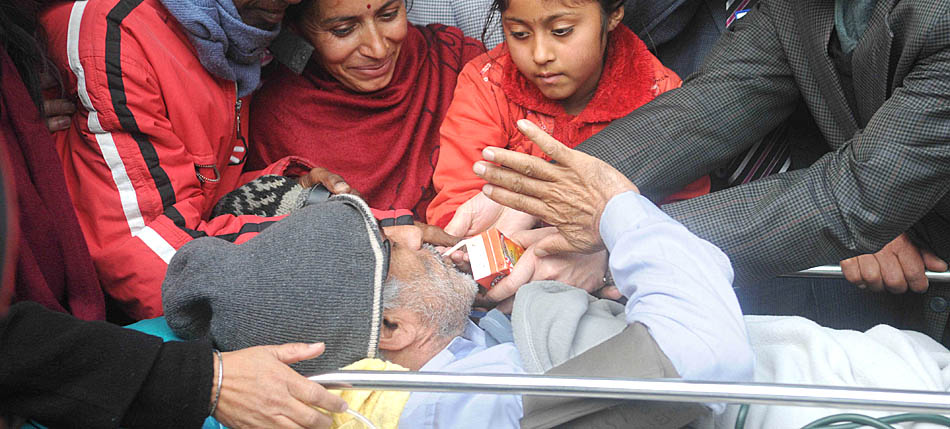 प्राडा केसीले क्षमा मागे, अनसनपछि आइसीयू भर्ना (वक्तव्यसहित)