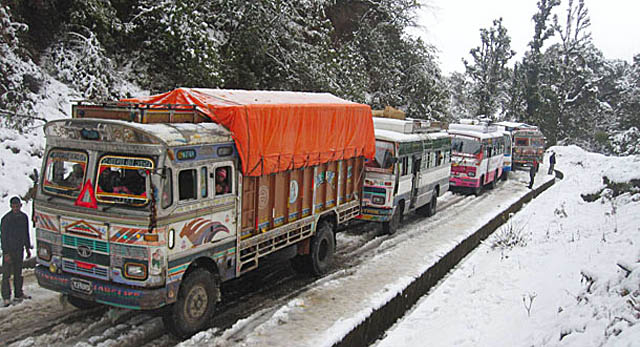 सुदूर र मध्यपश्चिम पहाडमा भारी हिमपात