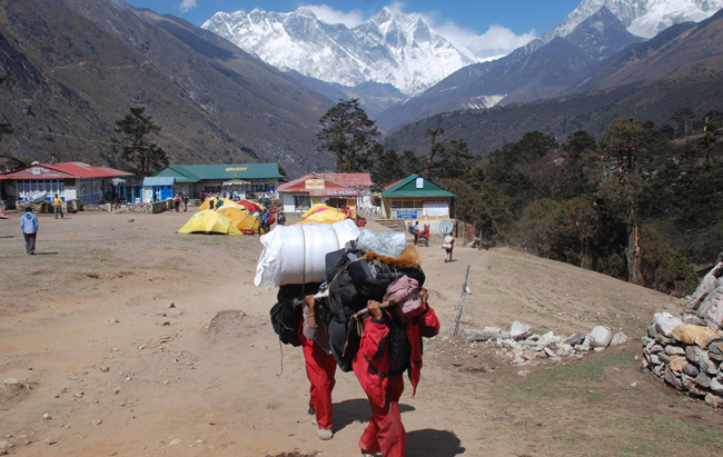 हिमाली भरियालाई न्यानो कपडा– ‘क्लोथिङ बैंक’
