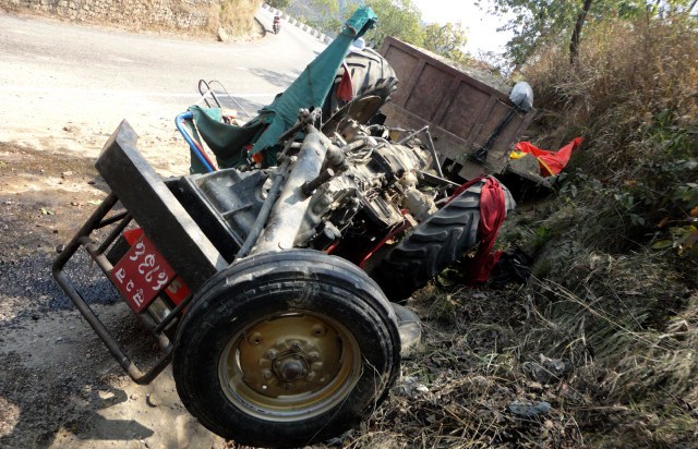 नवलपरासीमा ट्रयाक्टर दुर्घटना, १२ घाइते