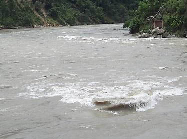 कञ्चनपुरका नदीमा हिउँदमै बाढी