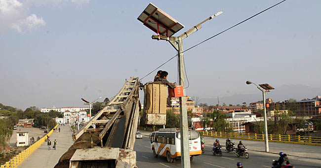 सिंहदरबारदेखि भद्रकाली मन्दिरसम्म सौर्य बत्ती