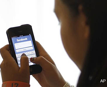 ‘फेसबुक युवतीको आत्मविश्वासको दुस्मन ! ’