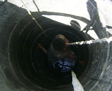 गहिराइमा पानीको जोहो (सात तस्वीर)