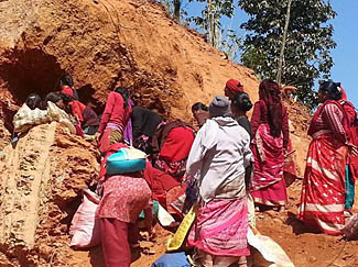 माटो खन्दा दुई बालिकाको मृत्यु