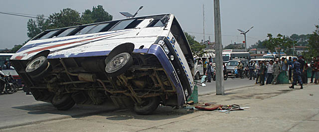 सिंहदरबार अगाडि बस दुर्घटना