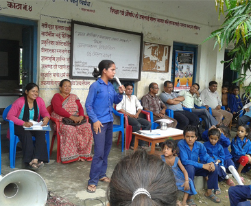 विद्यार्थी मानव बेचबिखन तथा ओसारपसार नियन्त्रणसम्बन्धी क्रियाकलापमा सहभागी हुँदै मकवानपुरको बसामाडीस्थित निर्मल उच्च माविका विद्यार्थी । तस्वीरः सुरजकुमार भुजेल