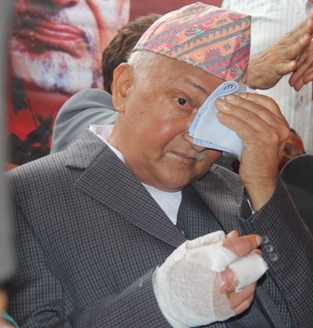 एमाले अध्यक्ष ओली अस्पतालबाट फिर्ता